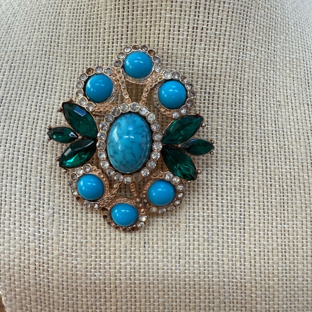 Elegant Turquoise and Green Vintage Brooch/Pin‎ Signed Sarah Coventry “Maharani”